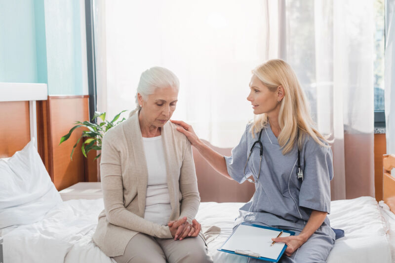 can a hospice patient go to the emergency room